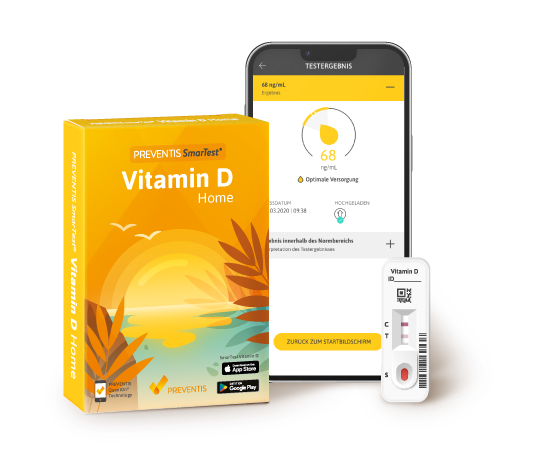Verpackung des Vitamin-D-Mangel-Tests SmarTest Vitamin D Home; daneben ein Smartphone mit dem Vitamin-D-Spiegel auf dem Bildschirm und eine Schnelltestkassette.